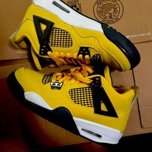 Jordan 4 RETRO Lightening